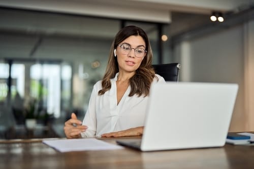 Recruter à distance : comment Skillenya sécurise chaque mission de A à Z
